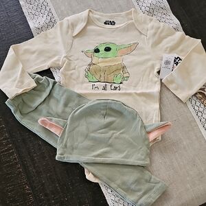 Old Navy Baby Yoda Set with Hat 18-24 Months